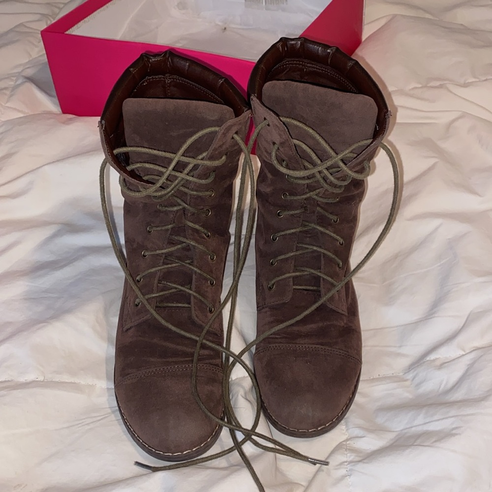 Shoe dazzle Evon brown lace up boots size 8 1/2